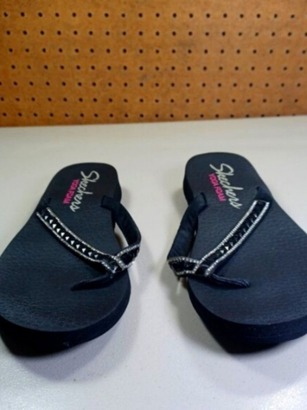 Skechers womens black Yoga Foam studded flip flop sandals 8 M - Picture 5 of 6